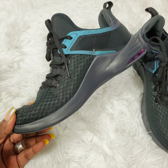 Nike Shoes - NEW nike air sneackers size 8